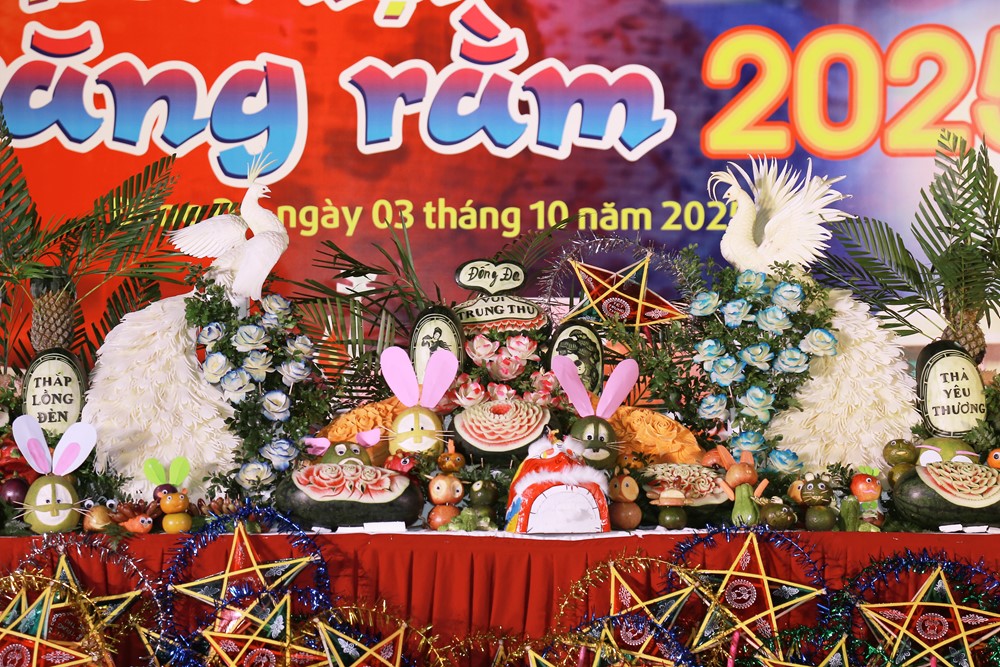 Đêm hội trăng Rằm phường Đống Đa lung linh sắc màu, ngập tràn hạnh phúc- Ảnh 13.