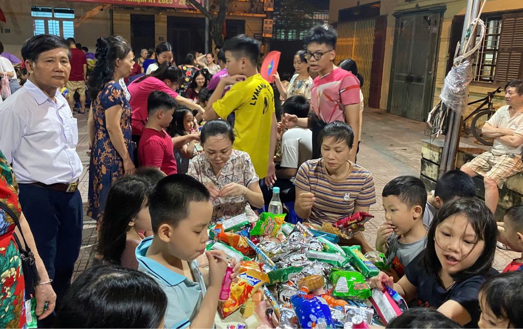 RỘN RÀNG TIẾNG TRỐNG, NGẬP TRÀN NIỀM VUI TRUNG THU TRÊN ĐỊA BÀN PHƯỜNG PHƯƠNG LIỆT- Ảnh 5.