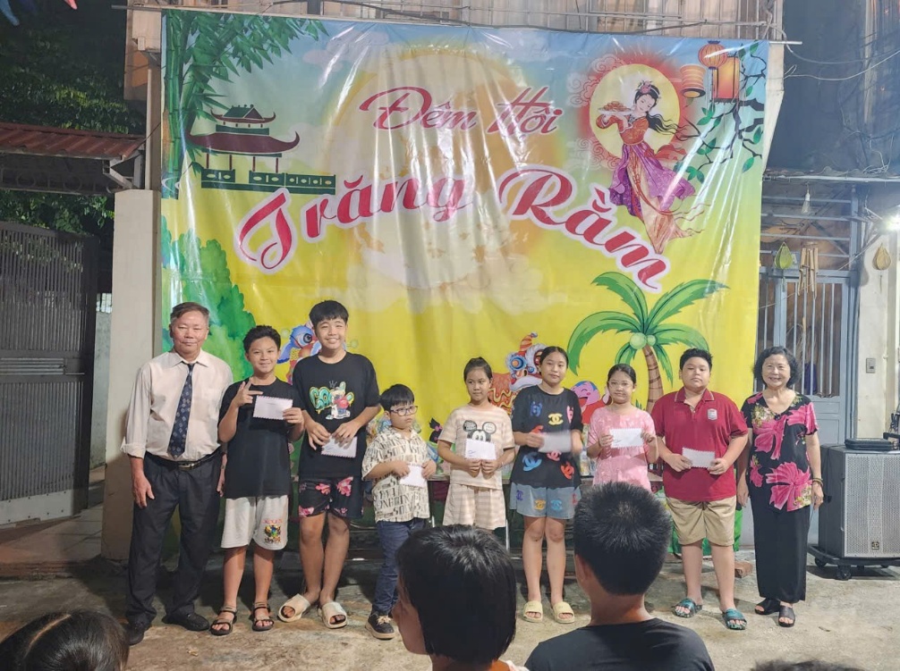 Thiếu nhi phường Phương Liệt rộn ràng đón Tết Trung thu, lan tỏa yêu thương- Ảnh 4.