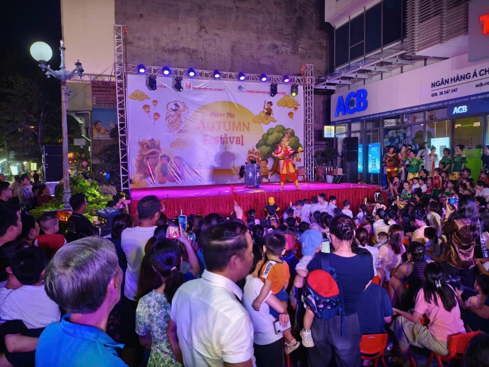 Thiếu nhi phường Phương Liệt rộn ràng đón Tết Trung thu, lan tỏa yêu thương- Ảnh 9.