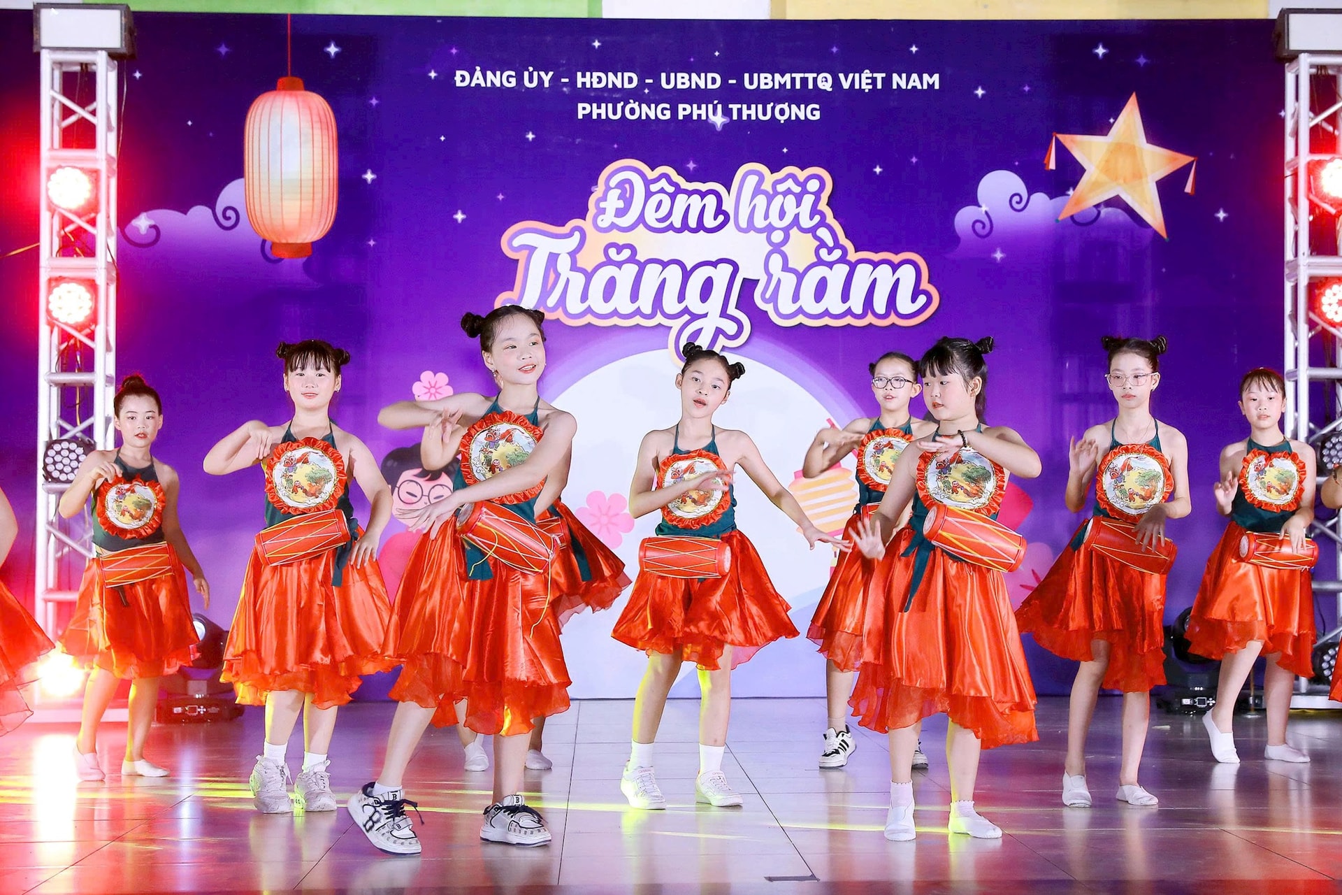 Trung thu yêu thương, sẻ chia nhân ái của thiếu nhi Thủ đô- Ảnh 9.