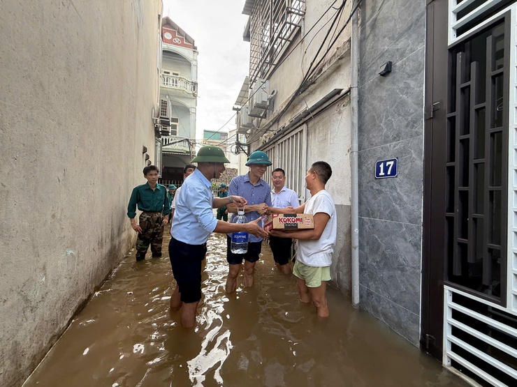 Phường Xuân Phương chủ động ứng phó, khắc phục hậu quả mưa bão số 10 và chuẩn bị phòng, chống bão số 11- Ảnh 7.
