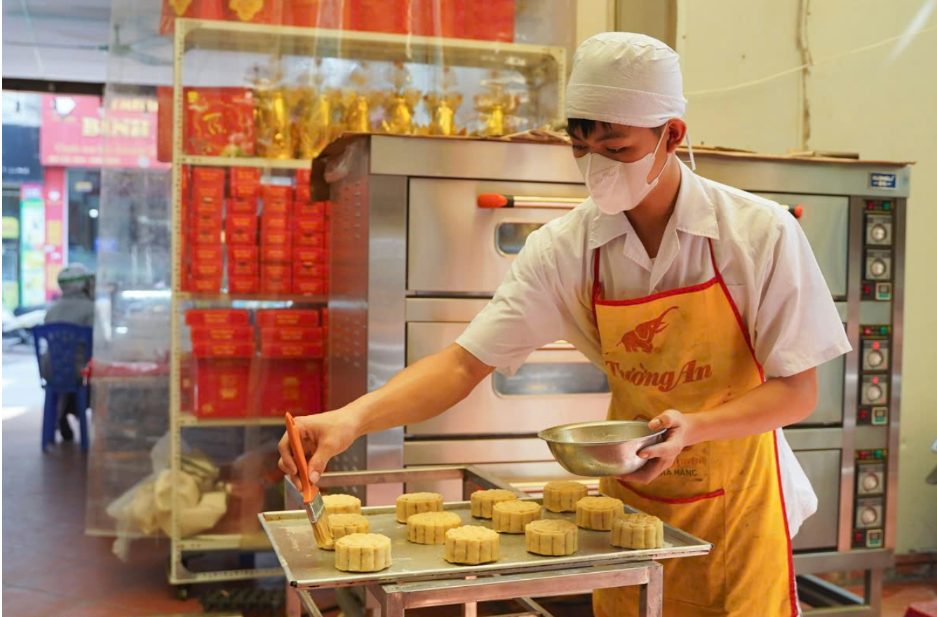 Khám phá quy trình làm bánh Trung thu truyền thống làng Xuân Đỉnh- Ảnh 21.