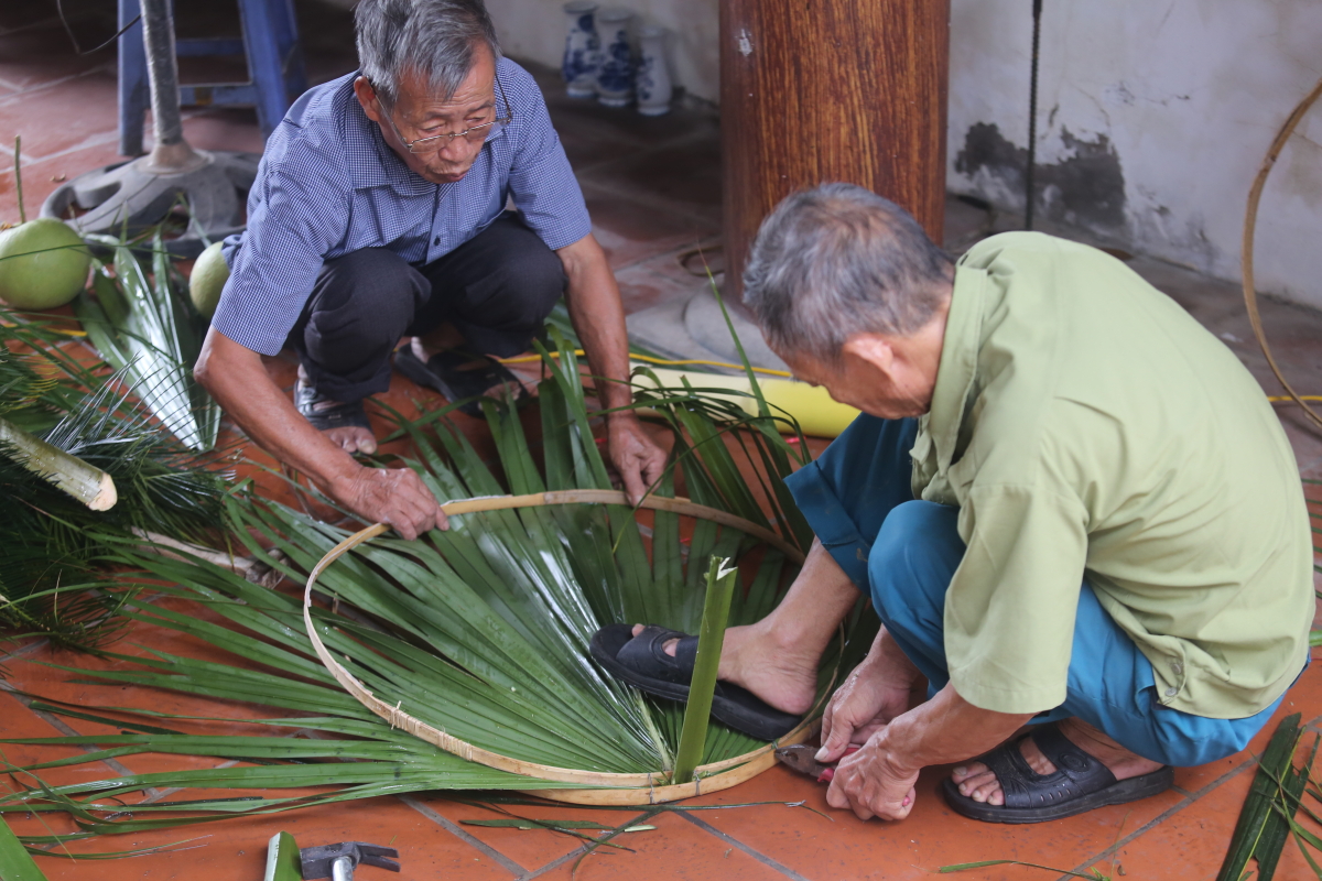Làm kiệu lá hình rồng đón Trung thu ở ngoại thành Hà Nội- Ảnh 5.