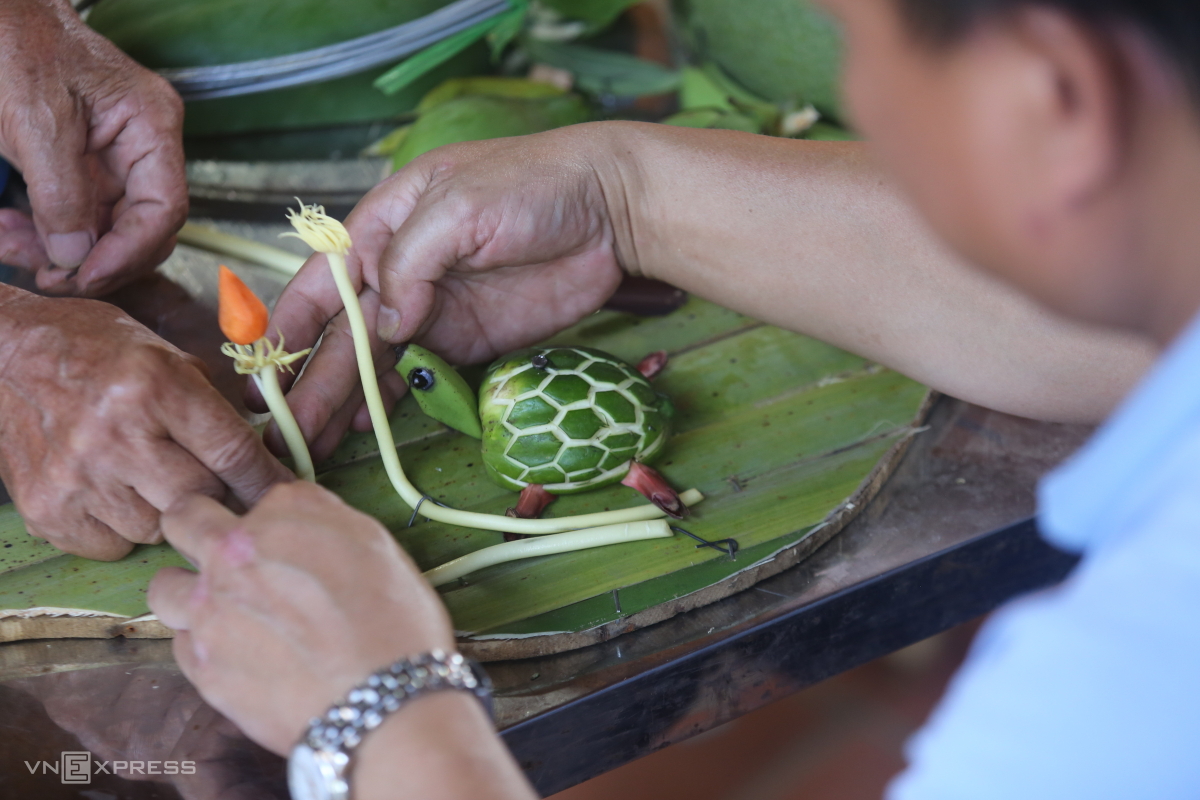 Làm kiệu lá hình rồng đón Trung thu ở ngoại thành Hà Nội- Ảnh 7.