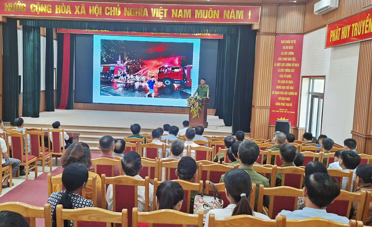 Đông Anh tổ chức hội nghị tuyên truyền, hướng dẫn công tác phòng cháy, chữa cháy và cứu nạn cứu hộ năm 2025- Ảnh 3.