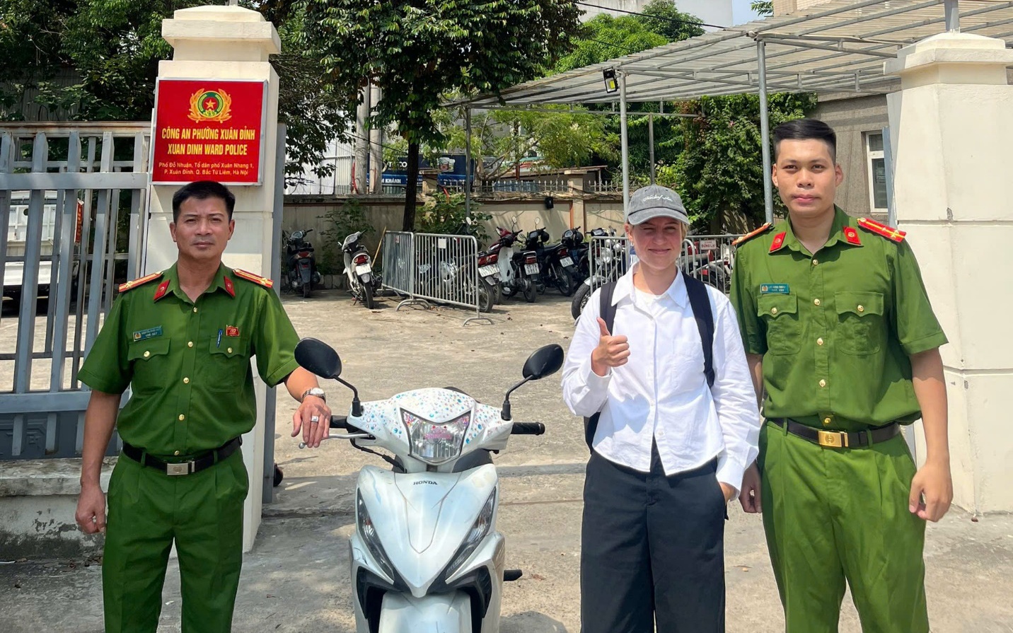 Công an phường Xuân Đỉnh tích cực truy tìm tài sản bị thất lạc trả lại cho người nước ngoài và người dân 