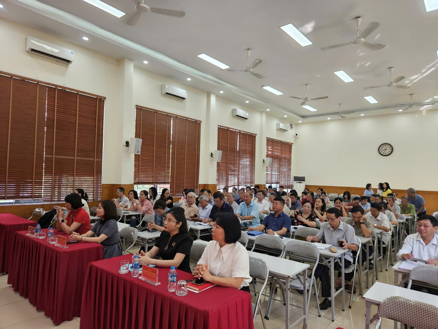 Khương Đình: Tổ chức Tập huấn, bồi dưỡng nghiệp vụ công tác tổ chức xây dựng Đảng ở cơ sở năm 2025- Ảnh 1.