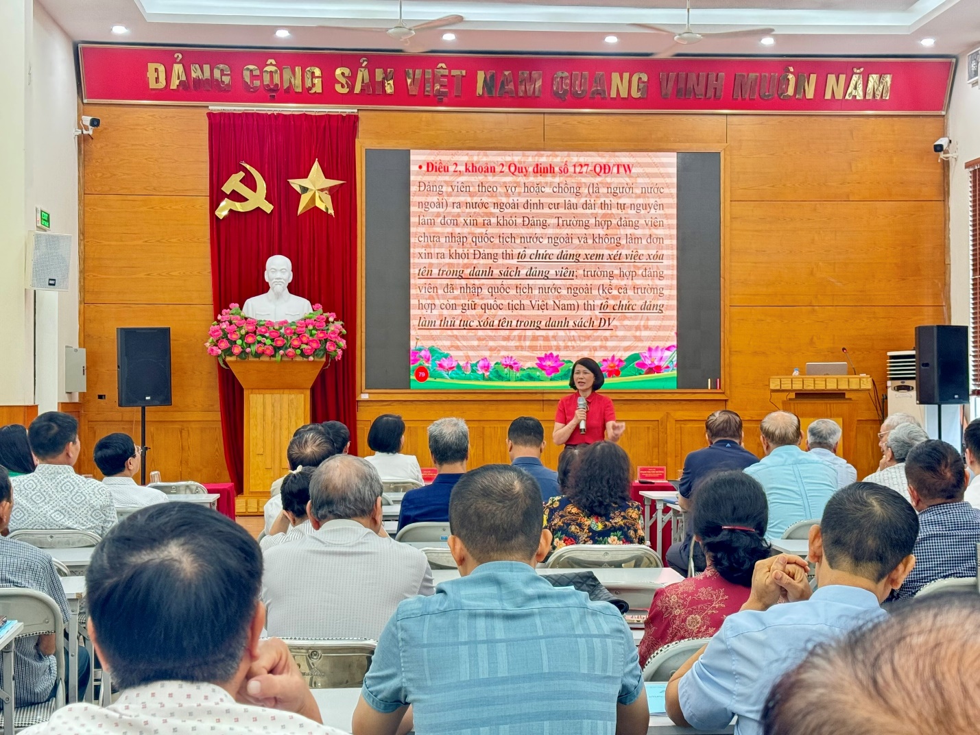 Khương Đình: Tổ chức Tập huấn, bồi dưỡng nghiệp vụ công tác tổ chức xây dựng Đảng ở cơ sở năm 2025- Ảnh 2.