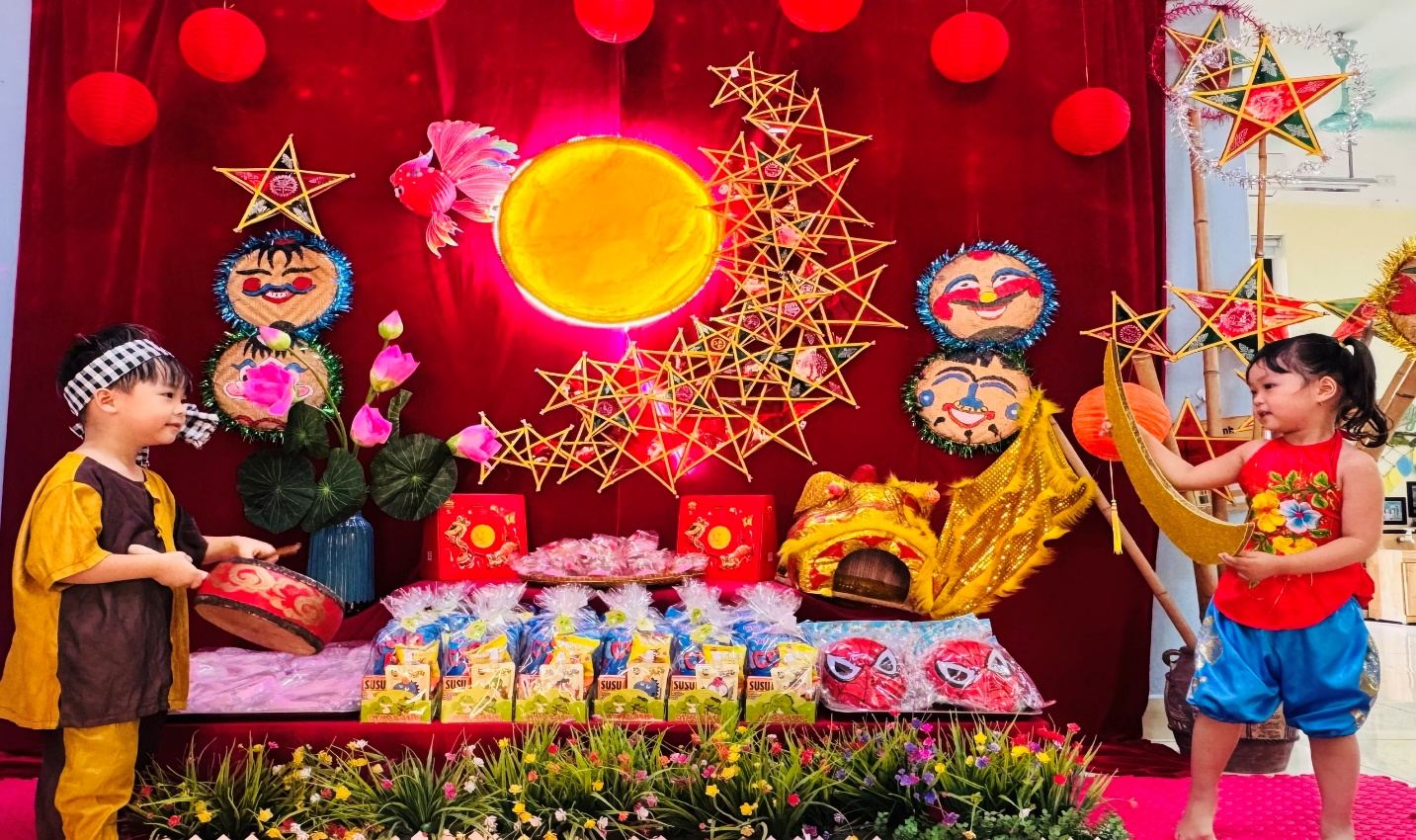 TRUNG THU YÊU THƯƠNG TẠI NGÔI NHÀ MẦM NON HỮU HOÀ THÂN YÊU- Ảnh 3.