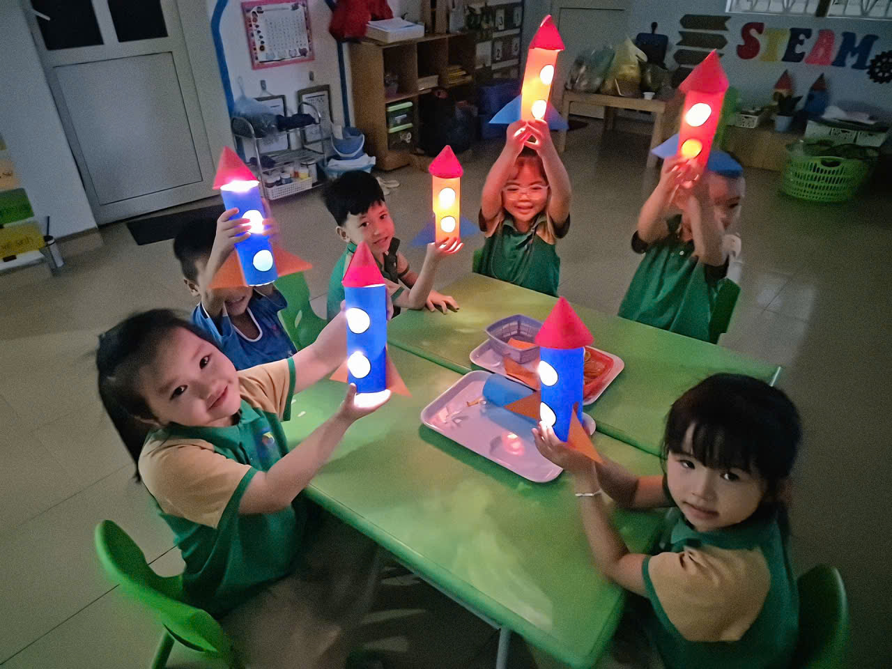 TRUNG THU YÊU THƯƠNG TẠI NGÔI NHÀ MẦM NON HỮU HOÀ THÂN YÊU- Ảnh 7.