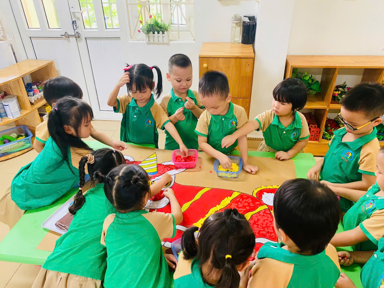 TRUNG THU YÊU THƯƠNG TẠI NGÔI NHÀ MẦM NON HỮU HOÀ THÂN YÊU- Ảnh 8.