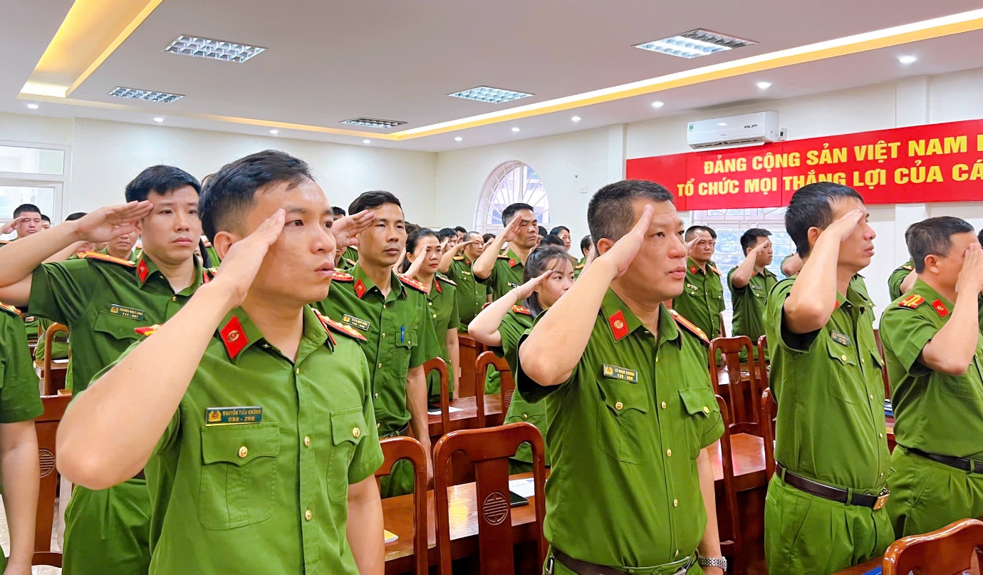 Công an phường Thanh Liệt phát động ủng hộ đồng bào bị thiệt hại do bão số 10: Lan tỏa nghĩa tình, tiếp sức nhân dân vượt qua thiên tai- Ảnh 2.