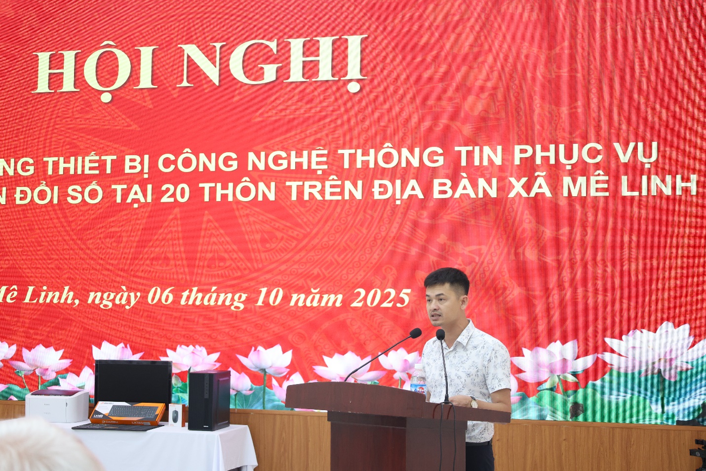 Xã Mê Linh tặng máy tính, máy in cho 20 thôn trên địa bàn- Ảnh 5.