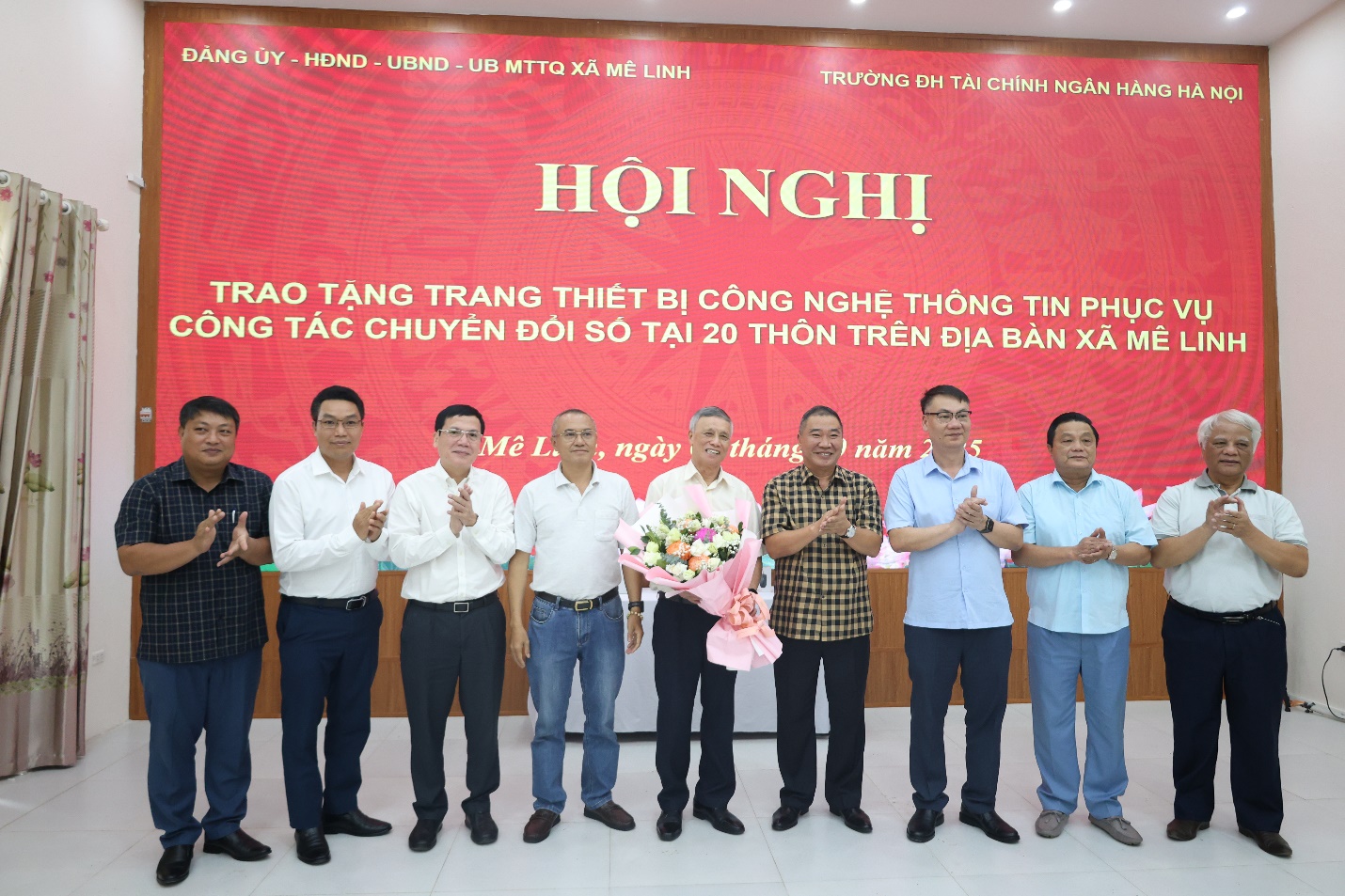 Xã Mê Linh tặng máy tính, máy in cho 20 thôn trên địa bàn- Ảnh 6.