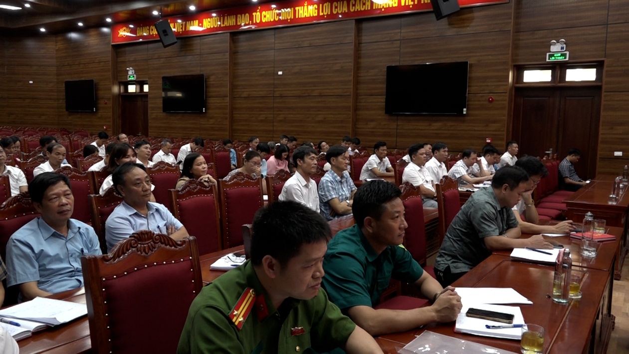 Đảng ủy xã Mỹ Đức thảo luận, đánh giá tình hình thực hiện nhiệm vụ quý III, triển khai phương hướng, nhiệm vụ quý IV năm 2025- Ảnh 3. C:\Users\NOVATECHPC\Desktop\BKAVQ\HOP BAN CHAP HANH\Sequence 01.00_00_28_21.Still004.jpg
