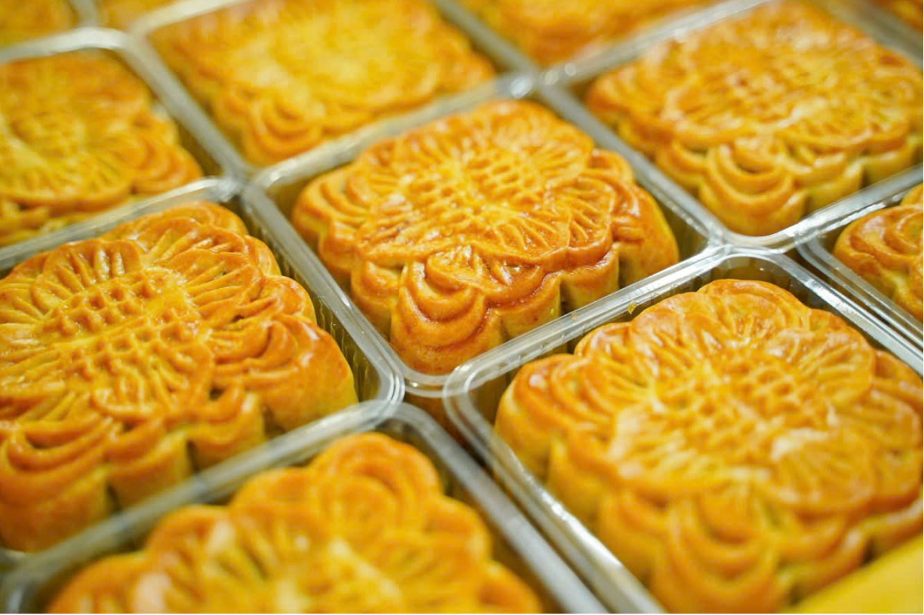 Khám phá quy trình làm bánh Trung thu truyền thống làng Xuân Đỉnh- Ảnh 22.