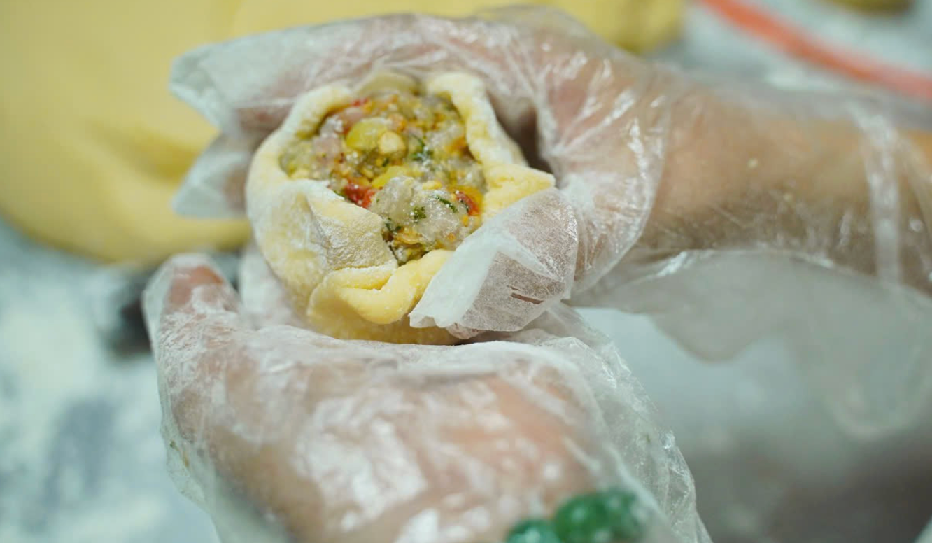 Khám phá quy trình làm bánh Trung thu truyền thống làng Xuân Đỉnh- Ảnh 20.