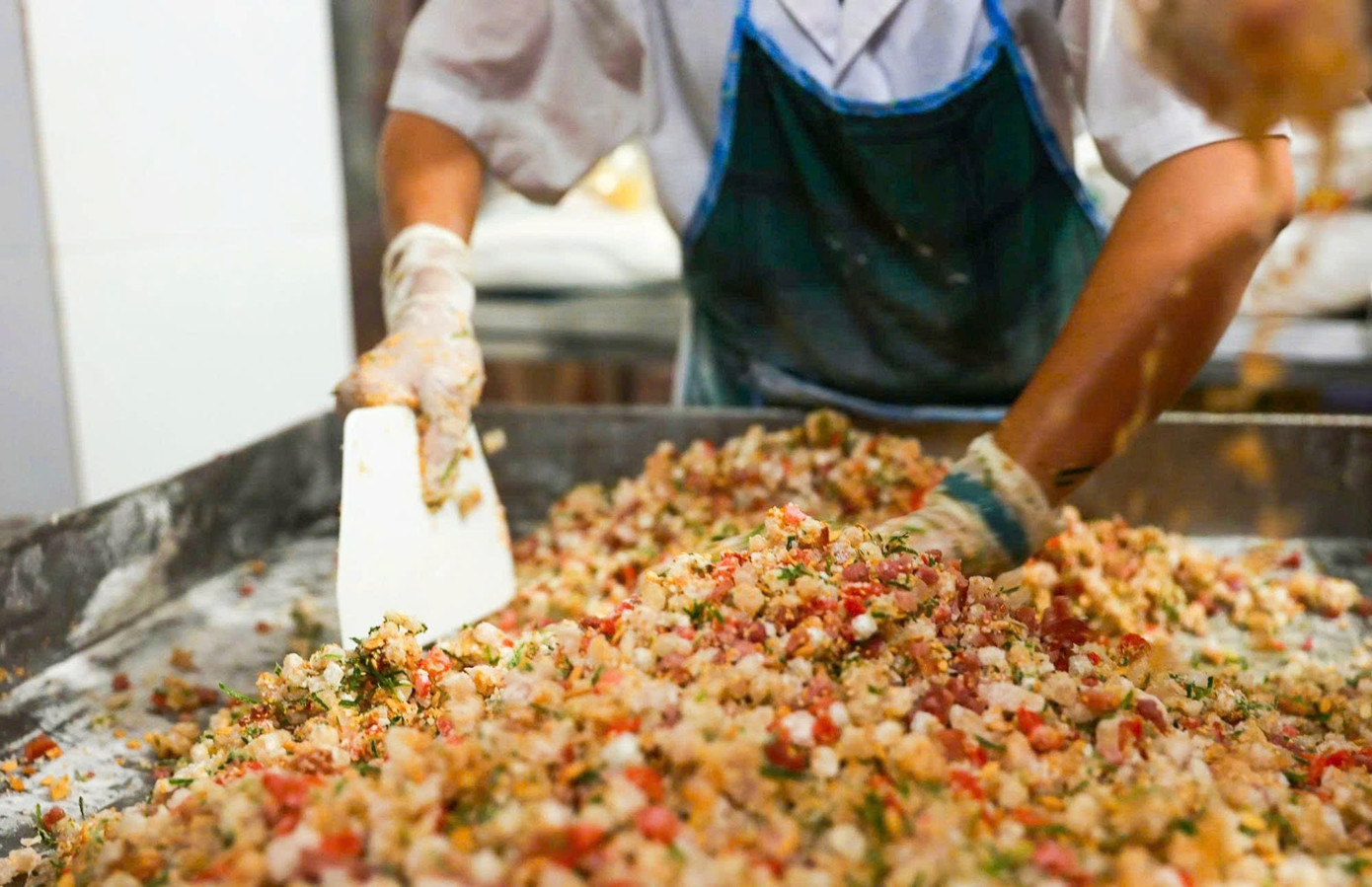 Khám phá quy trình làm bánh Trung thu truyền thống làng Xuân Đỉnh- Ảnh 3.