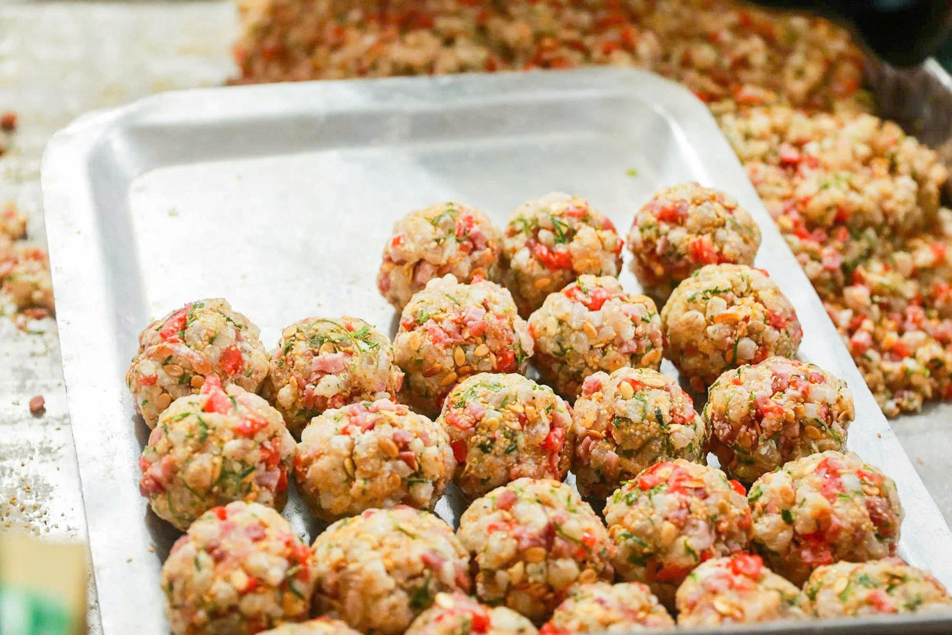 Khám phá quy trình làm bánh Trung thu truyền thống làng Xuân Đỉnh- Ảnh 6.