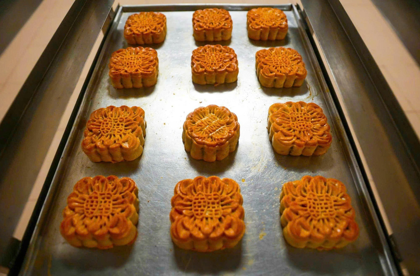 Khám phá quy trình làm bánh Trung thu truyền thống làng Xuân Đỉnh- Ảnh 16.