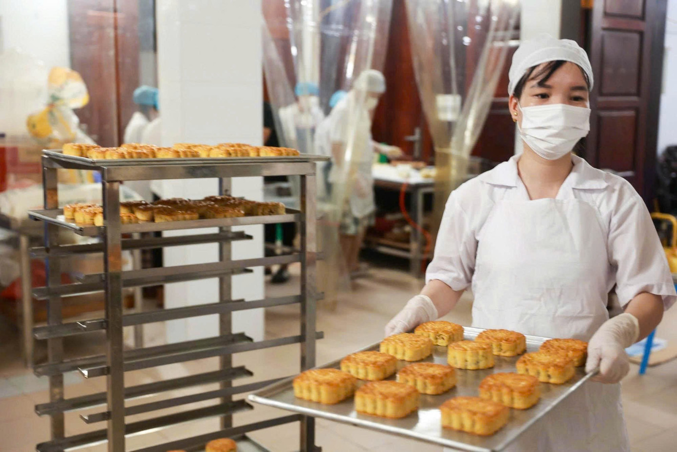 Khám phá quy trình làm bánh Trung thu truyền thống làng Xuân Đỉnh- Ảnh 15.