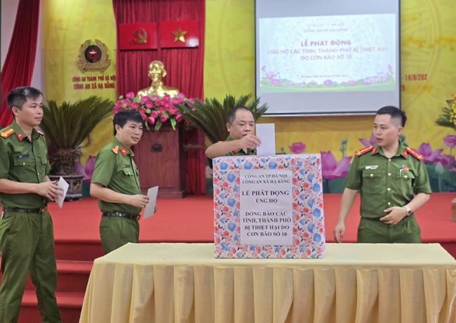 Công an xã Hạ Bằng: Phát động ủng hộ đồng bào khắc phục thiệt hại bão số 10- Ảnh 2.