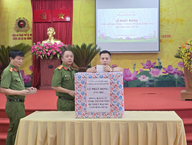 Công an xã Hạ Bằng: Phát động ủng hộ đồng bào khắc phục thiệt hại bão số 10- Ảnh 1.