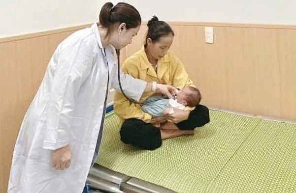 BVĐK Phúc Thọ khuyến cáo phòng chống tay chân miệng chung tay bảo vệ sức khoẻ trẻ nhỏ- Ảnh 1.