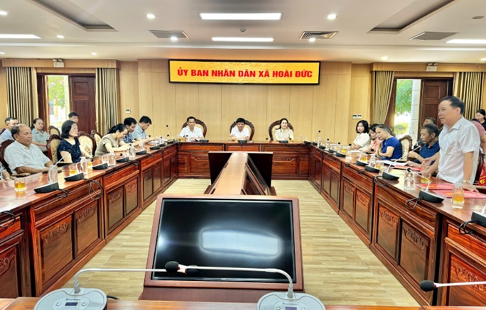 UBND xã Hoài Đức tổ chức hội nghị trao Quyết định nghỉ hưu trước tuổi, nghỉ thôi việc theo Nghị định 178/2024/NĐ-CP và Nghị định 67/2025/NĐ-CP- Ảnh 1.