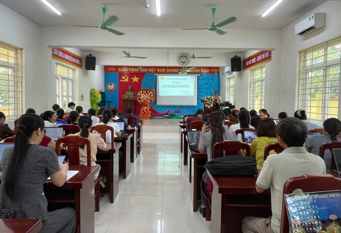 Xã Mỹ Đức tập huấn giải pháp thanh toán không dùng tiền mặt trong các trường học   - Ảnh 1.