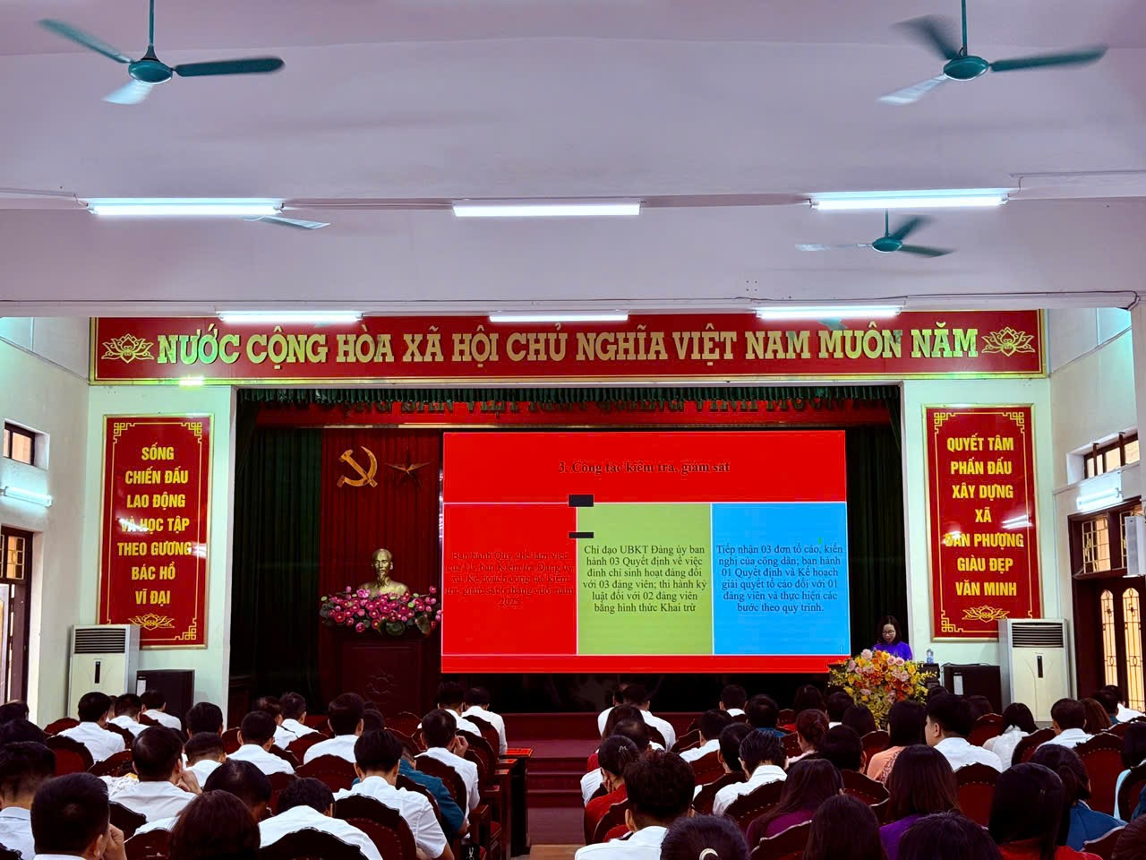 Đảng ủy xã Đan Phượng tổ chức Lễ chào cờ và sinh hoạt chính trị tháng 10.- Ảnh 1.