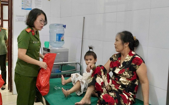 Mang "Trung thu yêu thương" dành tặng cho các bệnh nhi tại Bệnh viện đa khoa Hoài Đức- Ảnh 3.