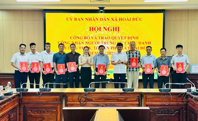 UBND xã Hoài Đức công bố và trao Quyết định công nhận người trúng cử chức danh Trưởng thôn, Tổ trưởng tổ dân phố nhiệm kỳ 2025 – 2028- Ảnh 3.