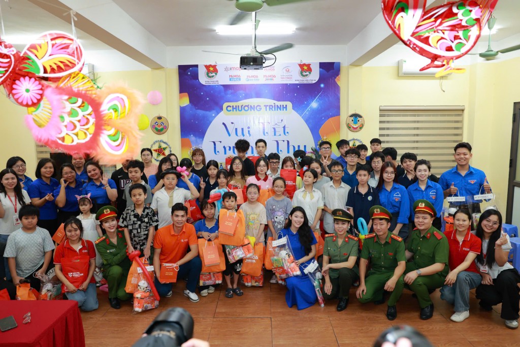 Thiếu nhi phường Đống Đa đón Tết Trung thu đầm ấm- Ảnh 2.