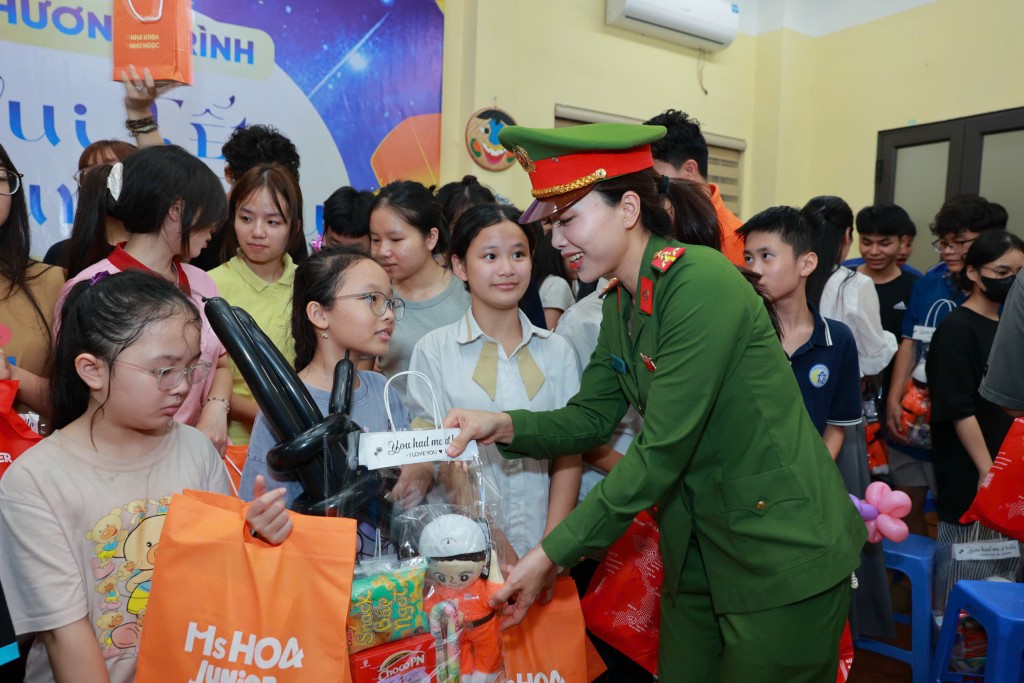Thiếu nhi phường Đống Đa đón Tết Trung thu đầm ấm- Ảnh 6.