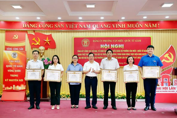 ĐOÀN TNCS HỒ CHÍ MINH PHƯỜNG VĂN MIẾU – QUỐC TỬ GIÁM ĐƯỢC KHEN THƯỞNG TRONG CÔNG TÁC PHỤC VỤ ĐẠI HỘI ĐẠI BIỂU ĐẢNG BỘ PHƯỜNG LẦN THỨ I, NHIỆM KỲ 2025-2030- Ảnh 5.