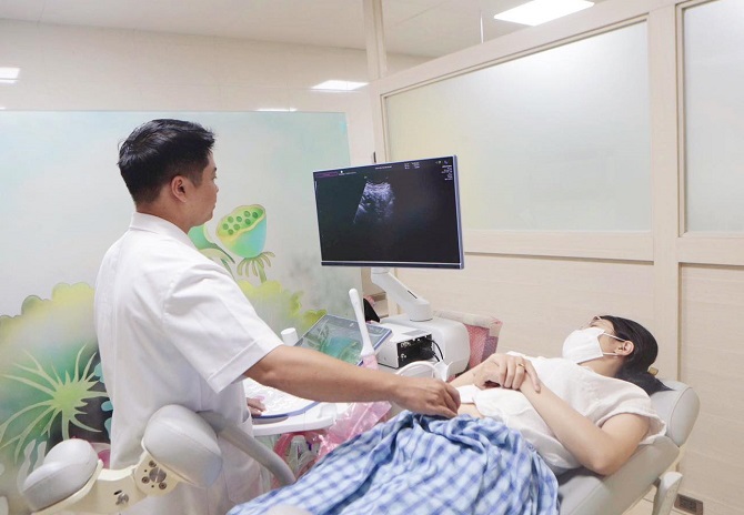 Bệnh viện Phụ sản Hà Nội đưa vào sử dụng máy siêu âm Voluson Expert 18 - Ảnh 1.