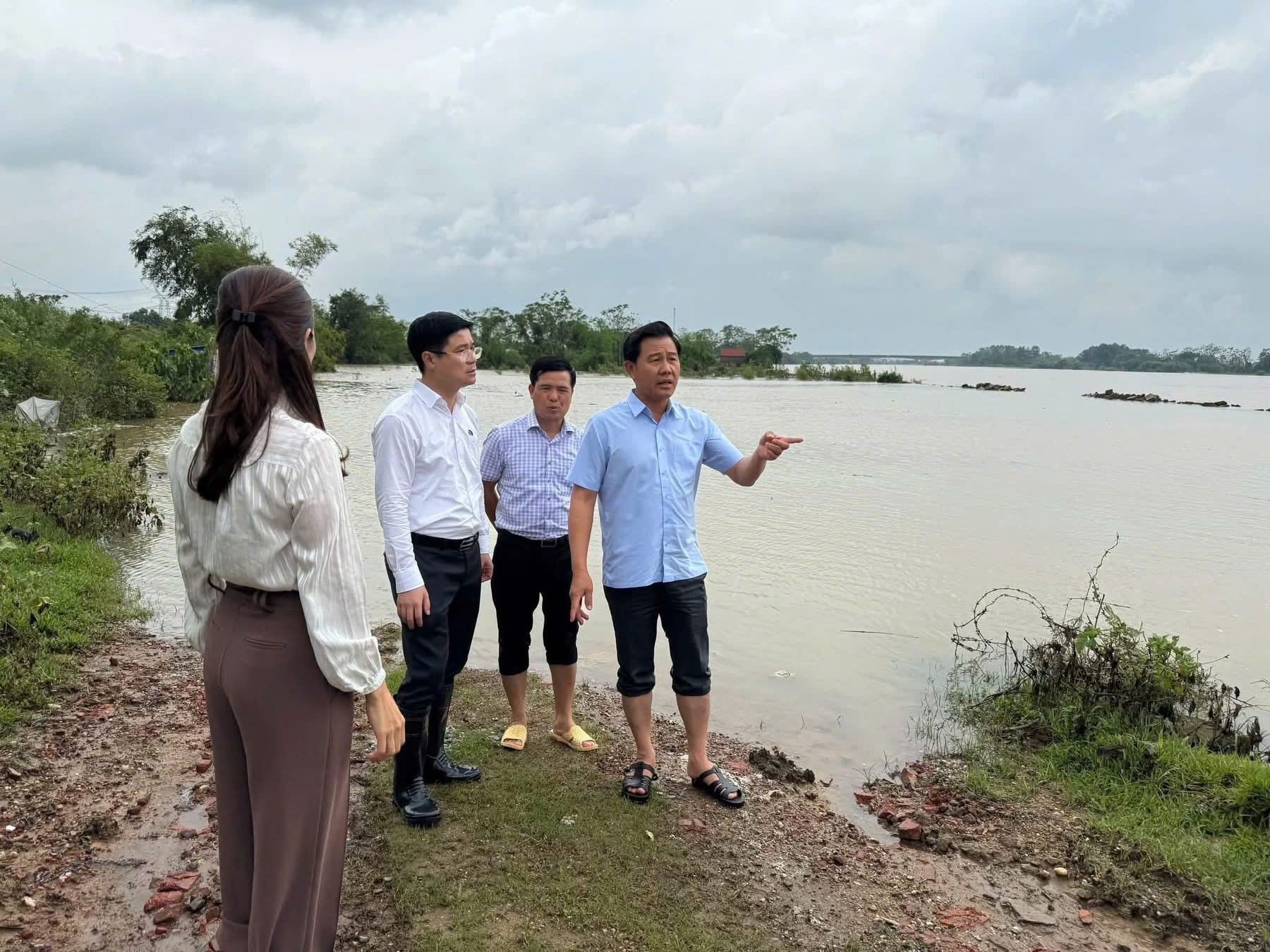Chủ tịch UBND thành phố Hà Nội chỉ đạo cấp bách phòng chống lũ, chủ động sơ tán dân- Ảnh 2.