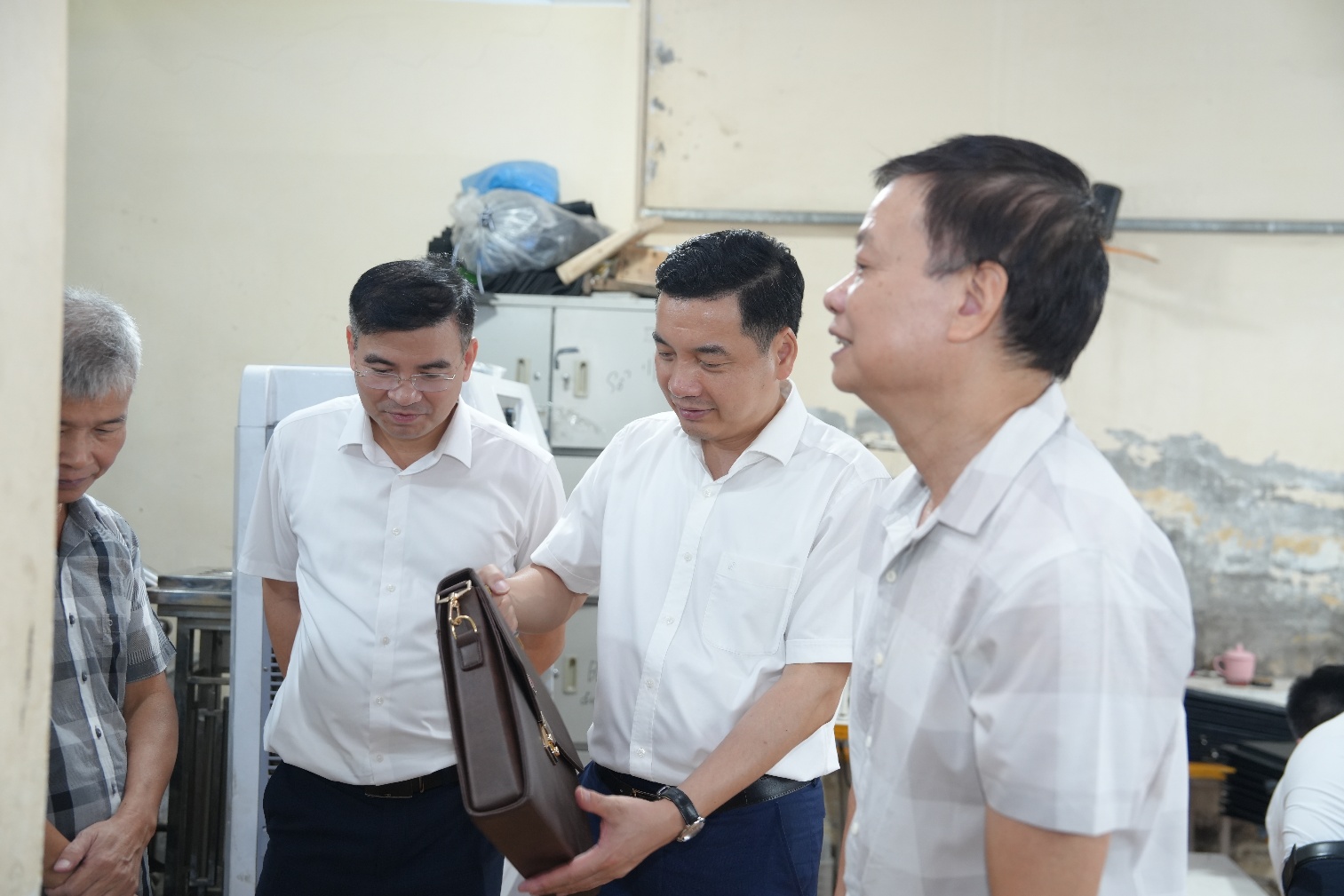 Thường trực Đảng ủy xã Gia Lâm làm việc với hợp tác xã làng nghề Kiêu Kỵ- Ảnh 4.