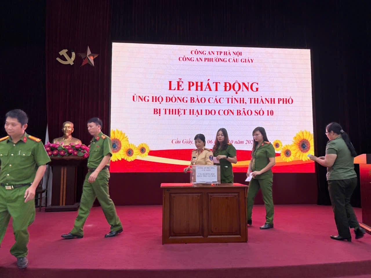 A group of people on a stage  AI-generated content may be incorrect.