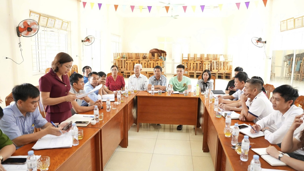 Đồng chí Hồ Trung Nghĩa - Phó Bí thư Đảng uỷ, Chủ tịch UBND xã An Khánh làm việc với một số thôn trên địa bàn- Ảnh 2.