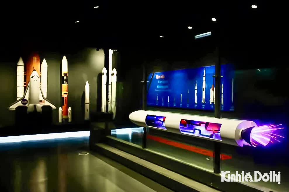 Giới trẻ Hà Nội mê mẩn không gian khoa học sống động tại Bảo tàng Vũ trụ Việt Nam- Ảnh 8.