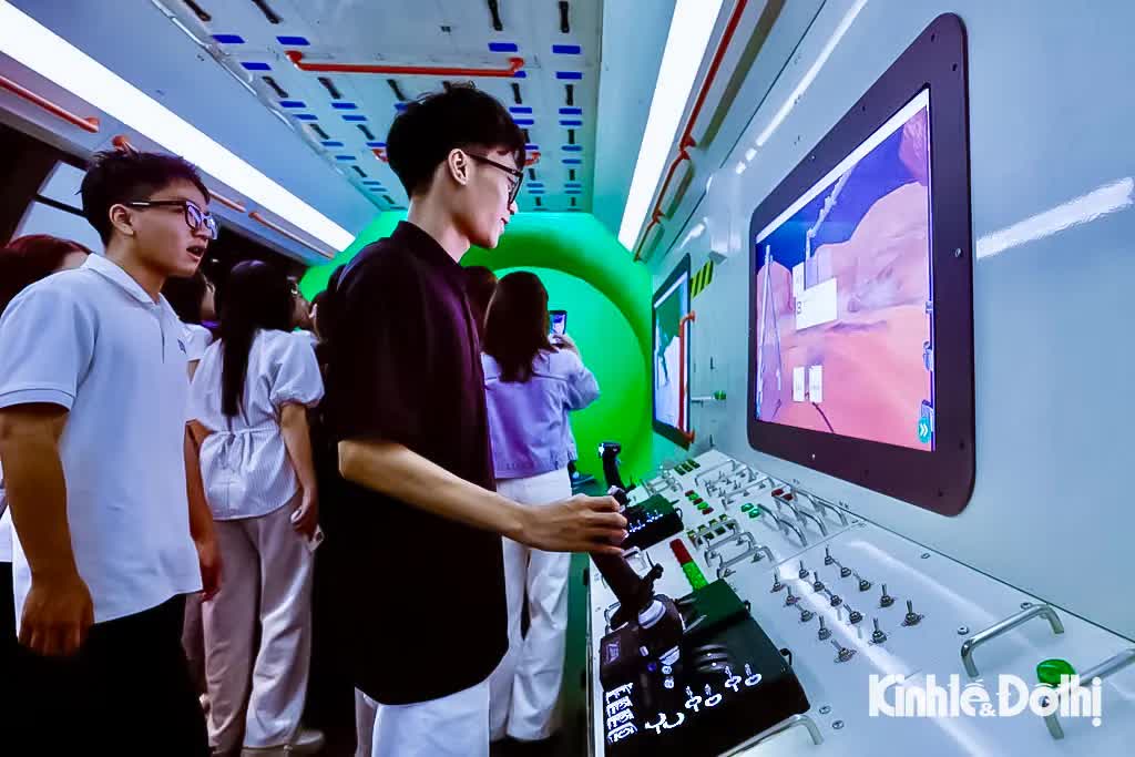 Giới trẻ Hà Nội mê mẩn không gian khoa học sống động tại Bảo tàng Vũ trụ Việt Nam- Ảnh 12.