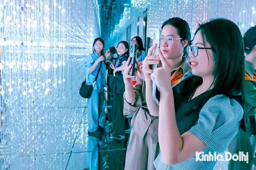 Giới trẻ Hà Nội mê mẩn không gian khoa học sống động tại Bảo tàng Vũ trụ Việt Nam- Ảnh 7.