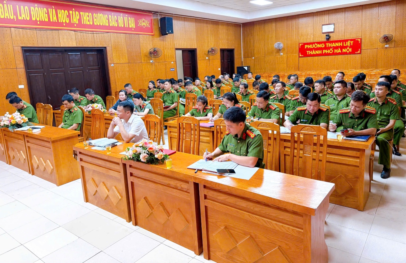 Đảng bộ Công an phường Thanh Liệt tổ chức sinh hoạt chuyên đề quý IV/2025- Ảnh 1.