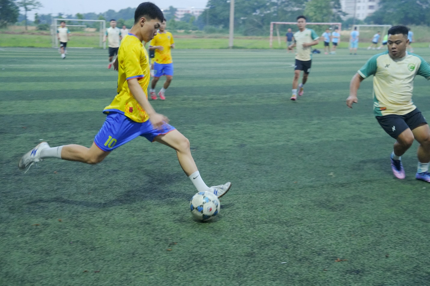 Bế mạc giải bóng đá truyền thống 15/10 – Gia lâm Agribank cup 2025- Ảnh 2.