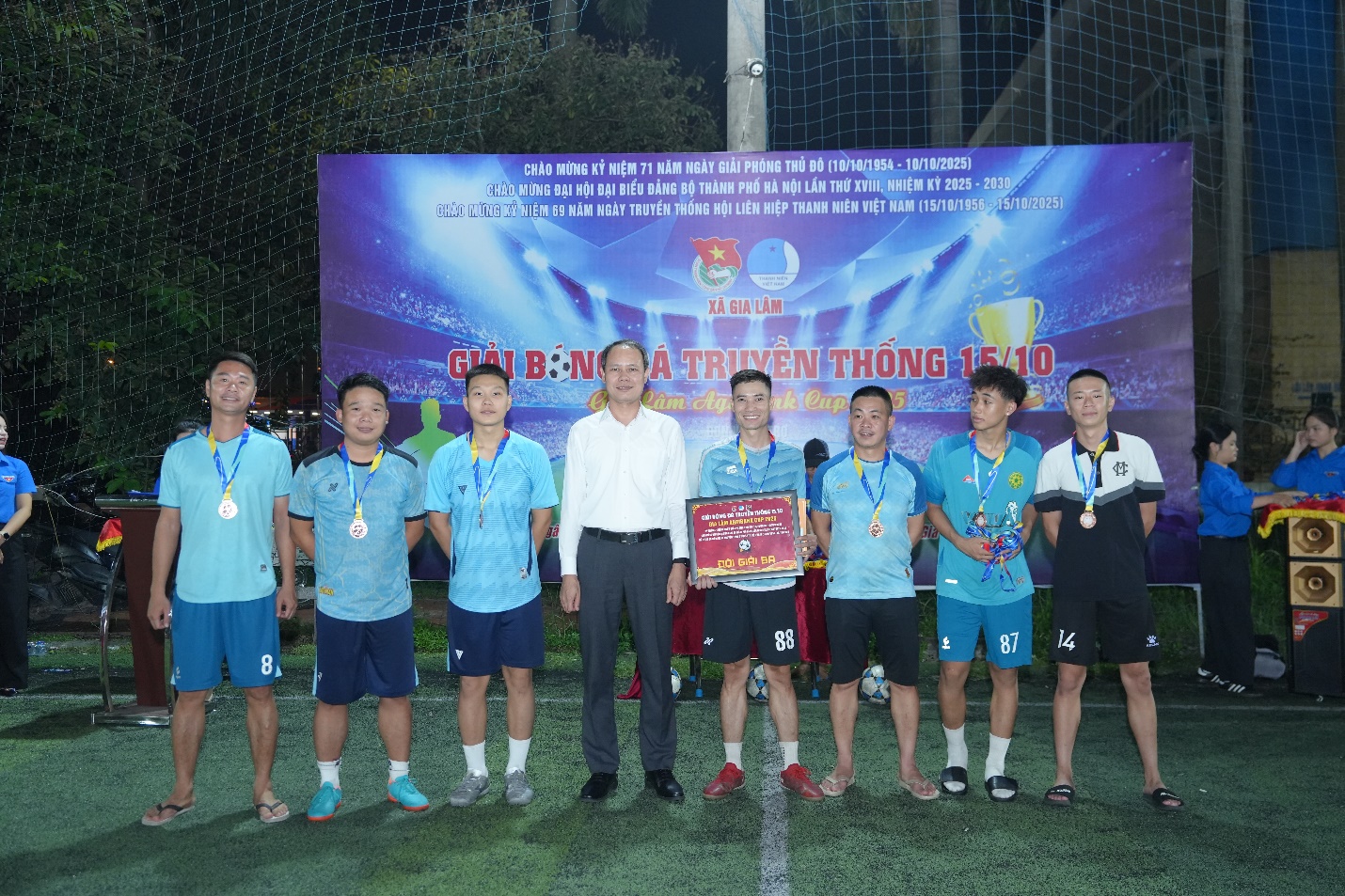 Bế mạc giải bóng đá truyền thống 15/10 – Gia lâm Agribank cup 2025- Ảnh 5.
