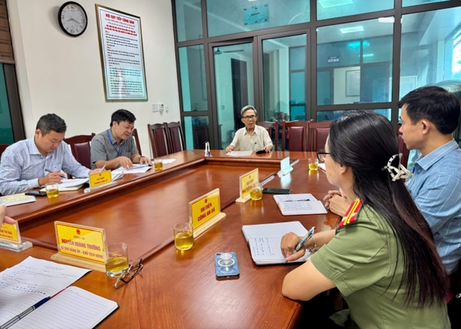 Đồng chí Nguyễn Hoàng Trường – Bí thư Đảng uỷ, Chủ tịch HĐND xã tiếp công dân định kỳ tháng 10- Ảnh 2.