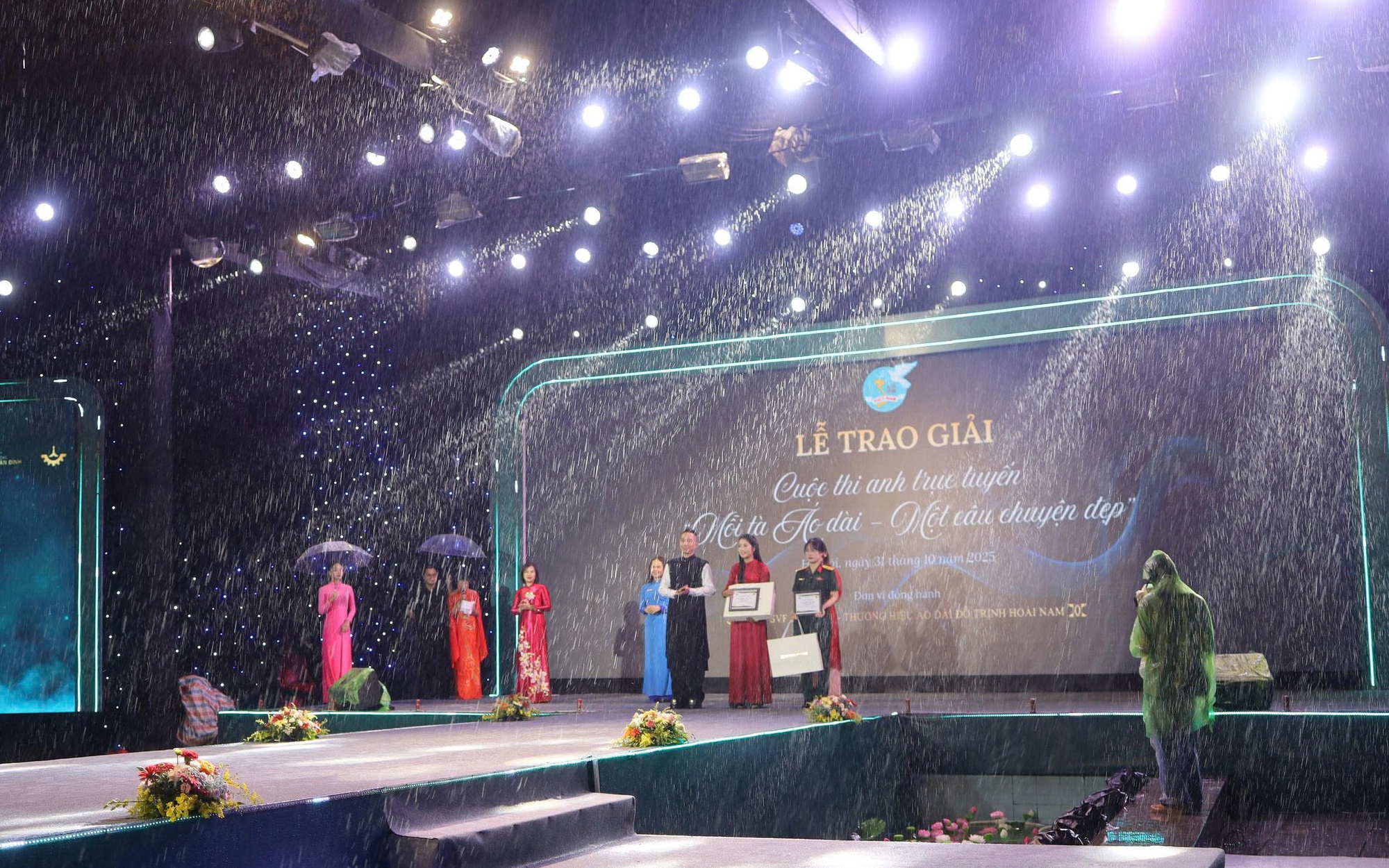 Lung linh sắc Việt trong chương trình Áo dài Fashion Show 